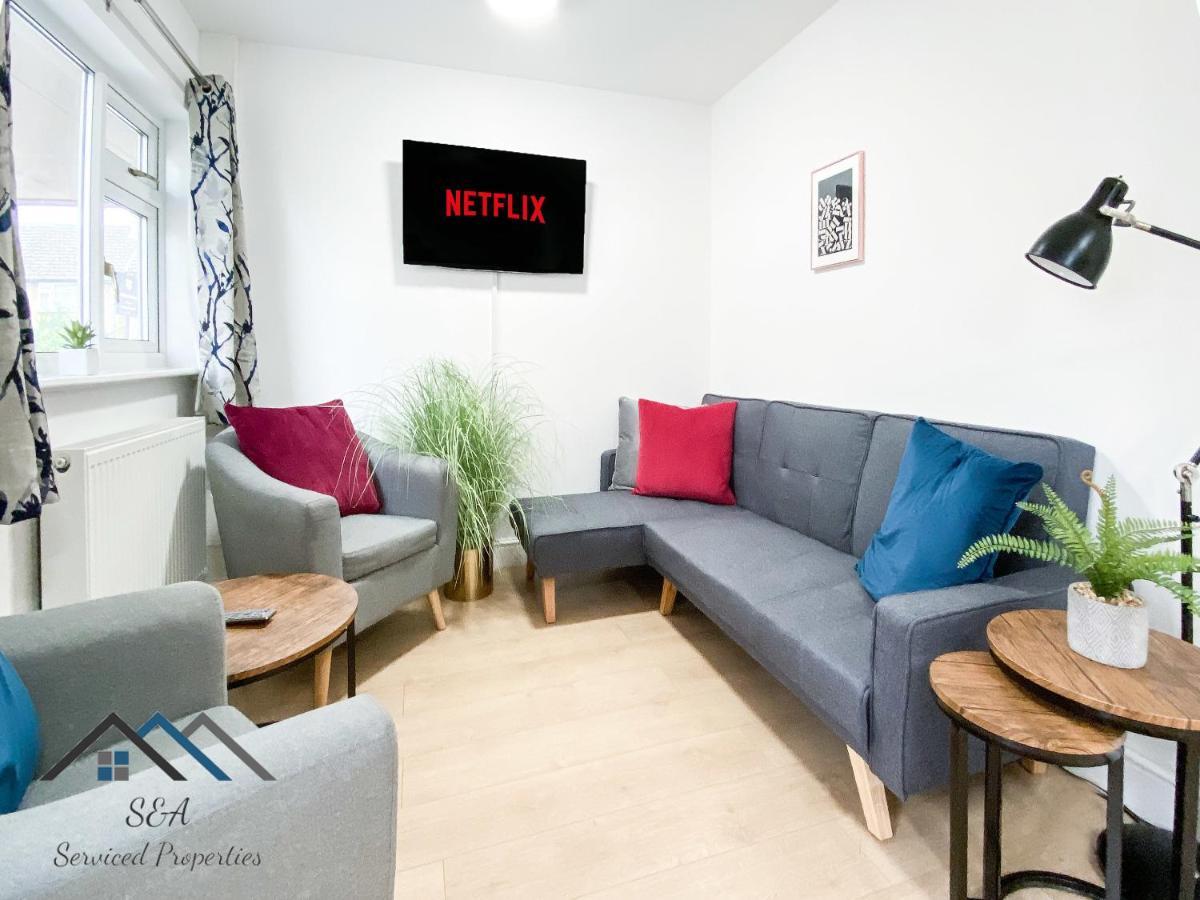 Arbury Manor - Self Catering - Self Check In - All En-suite - Off Road Parking - Superfast Wifi 3*