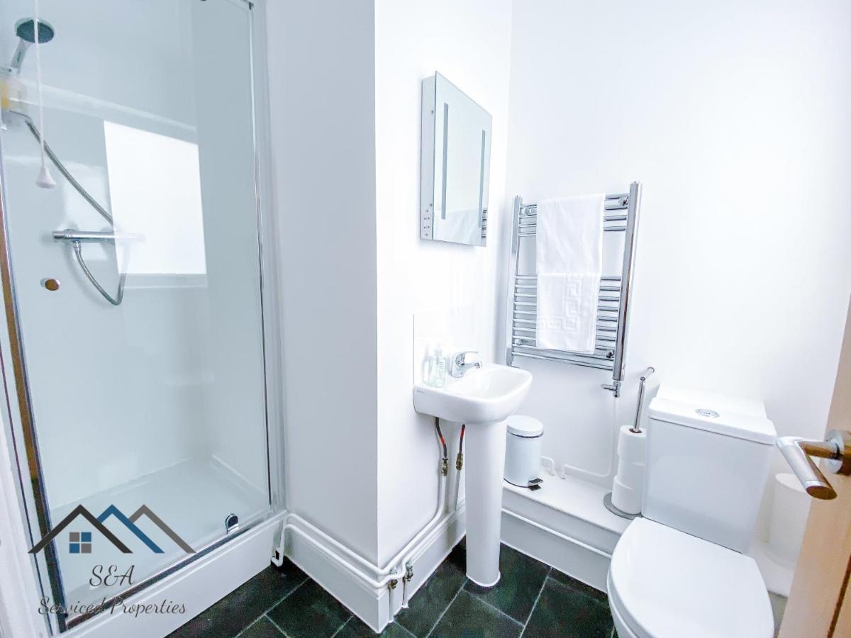 Arbury Manor - Self Catering - Self Check In - All En-suite - Off Road Parking - Superfast Wifi Wisma tamu 3*