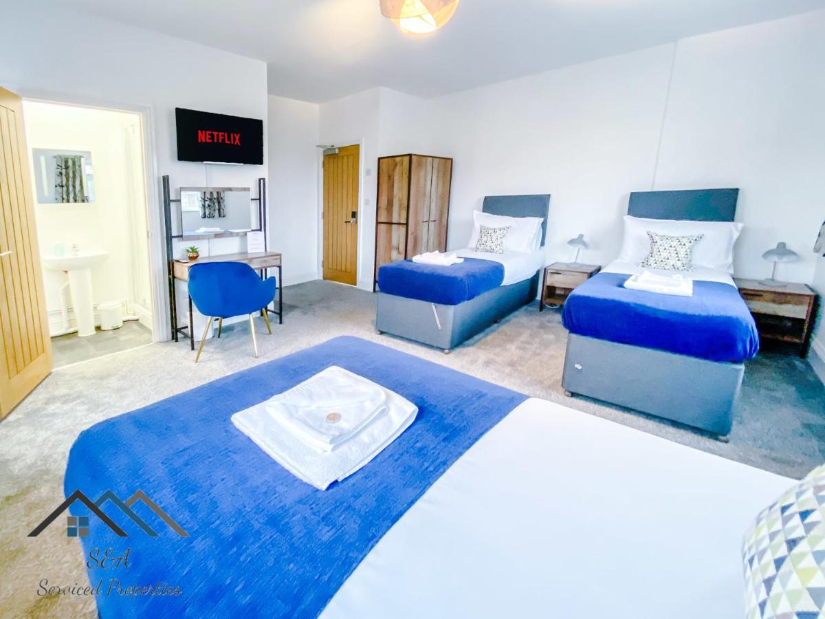 Arbury Manor - Self Catering - Self Check In - All En-suite - Off Road Parking - Superfast Wifi